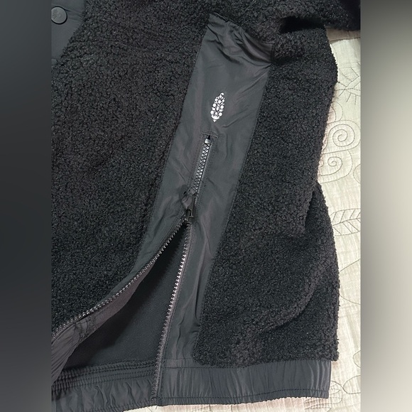 NWT FP Movement Fuzzy Was She Fleece Pullover XS Black - Picture 7 of 8